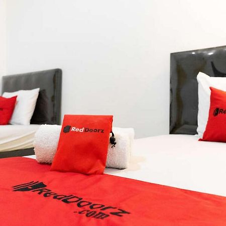RedDoorz near Sam Poo Kong 3 Hotel Semarang Buitenkant foto